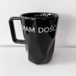 animush kubek czarny z nadrukiem mam dość