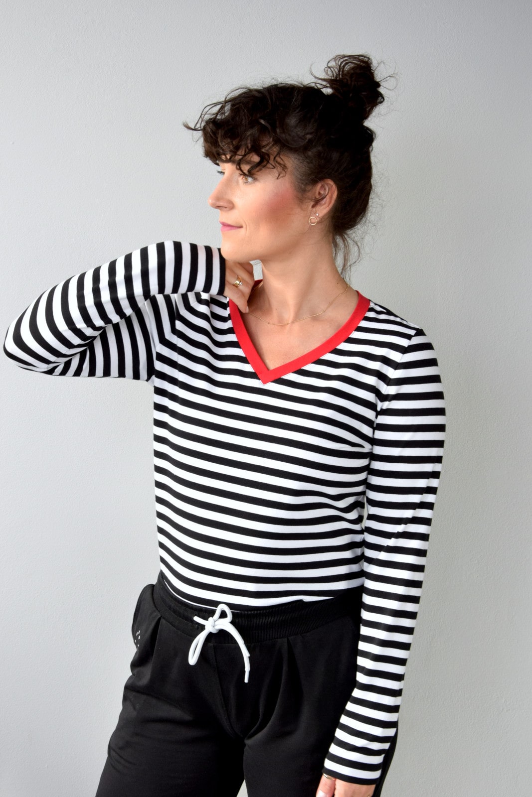 animush longsleeve w paski czerwona lamówka