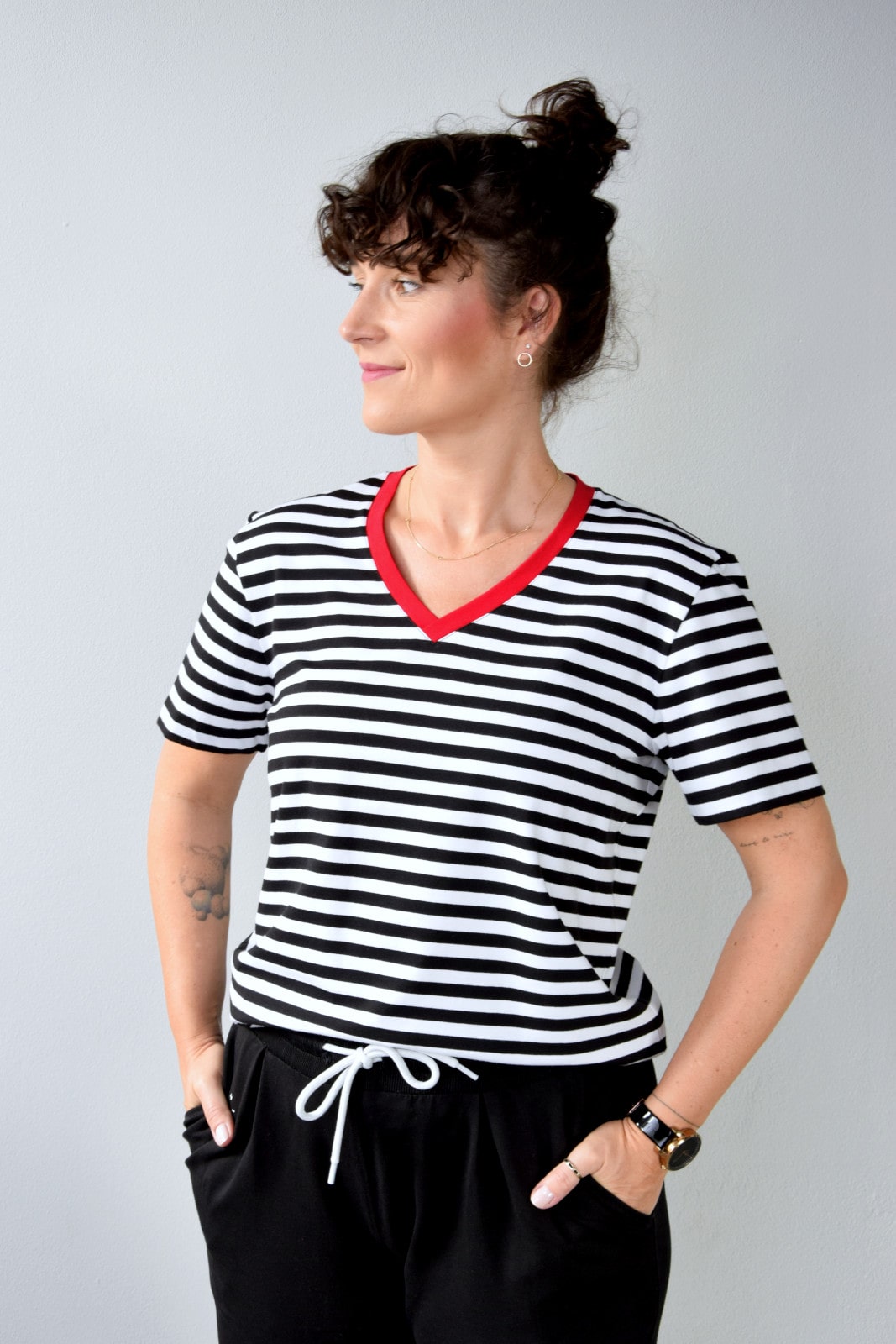 animush t-shirt oversize w paski czerwona lamówka