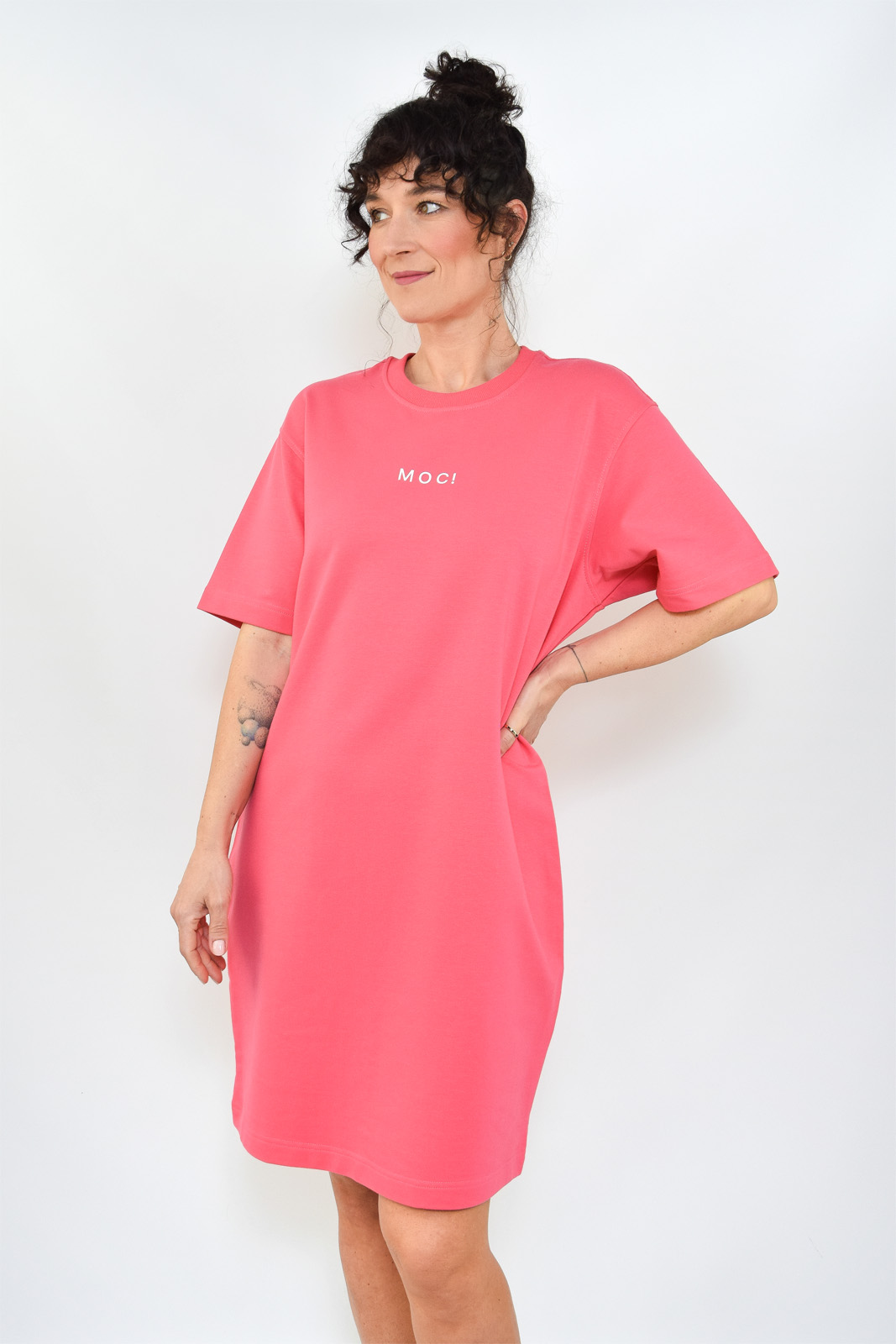 animush sukienka oversize truskawkowa moc